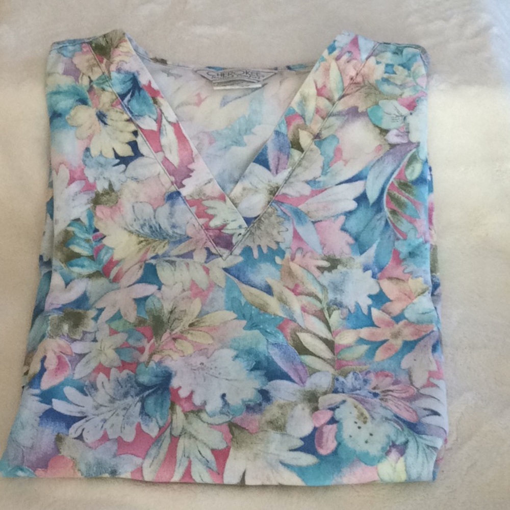 Cherokee Scrub Top